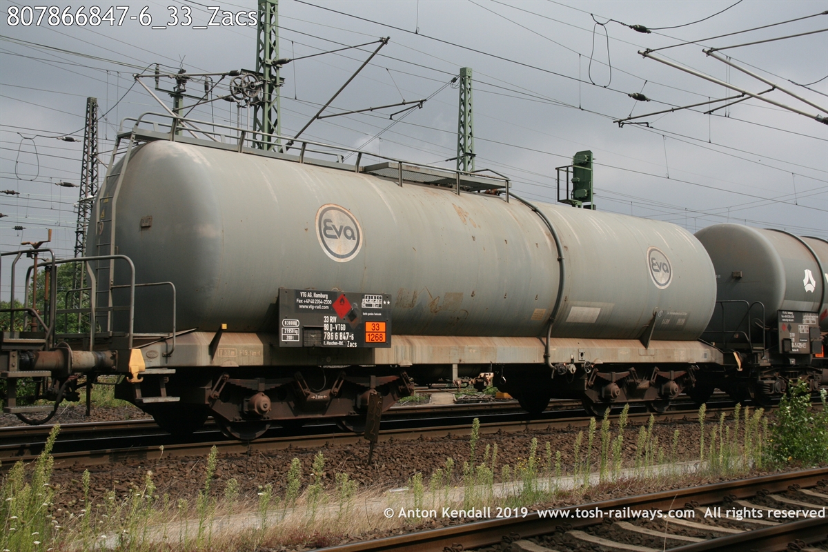 807866847-6_33_Zacs.JPG